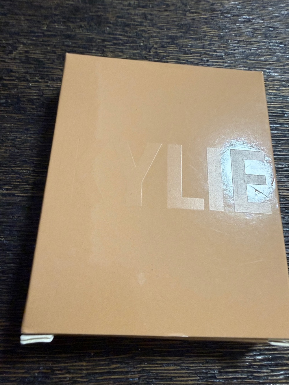 KYLIE Chocolate Cherry Pressed Illuminating Powder